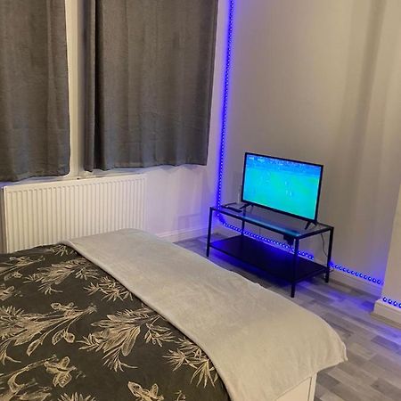 Cosy 1 Bedroom Apartment Londres Extérieur photo